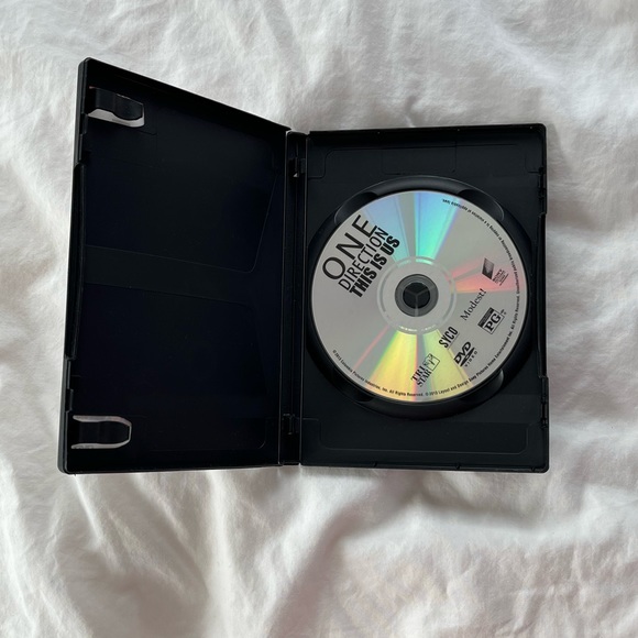 One Direction This Is Us DVD - Picture 4 of 7